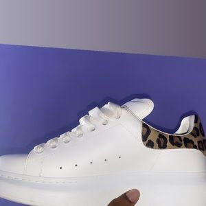 Alexander McQueens women 38 LAST PICTURE WERE not SOLD